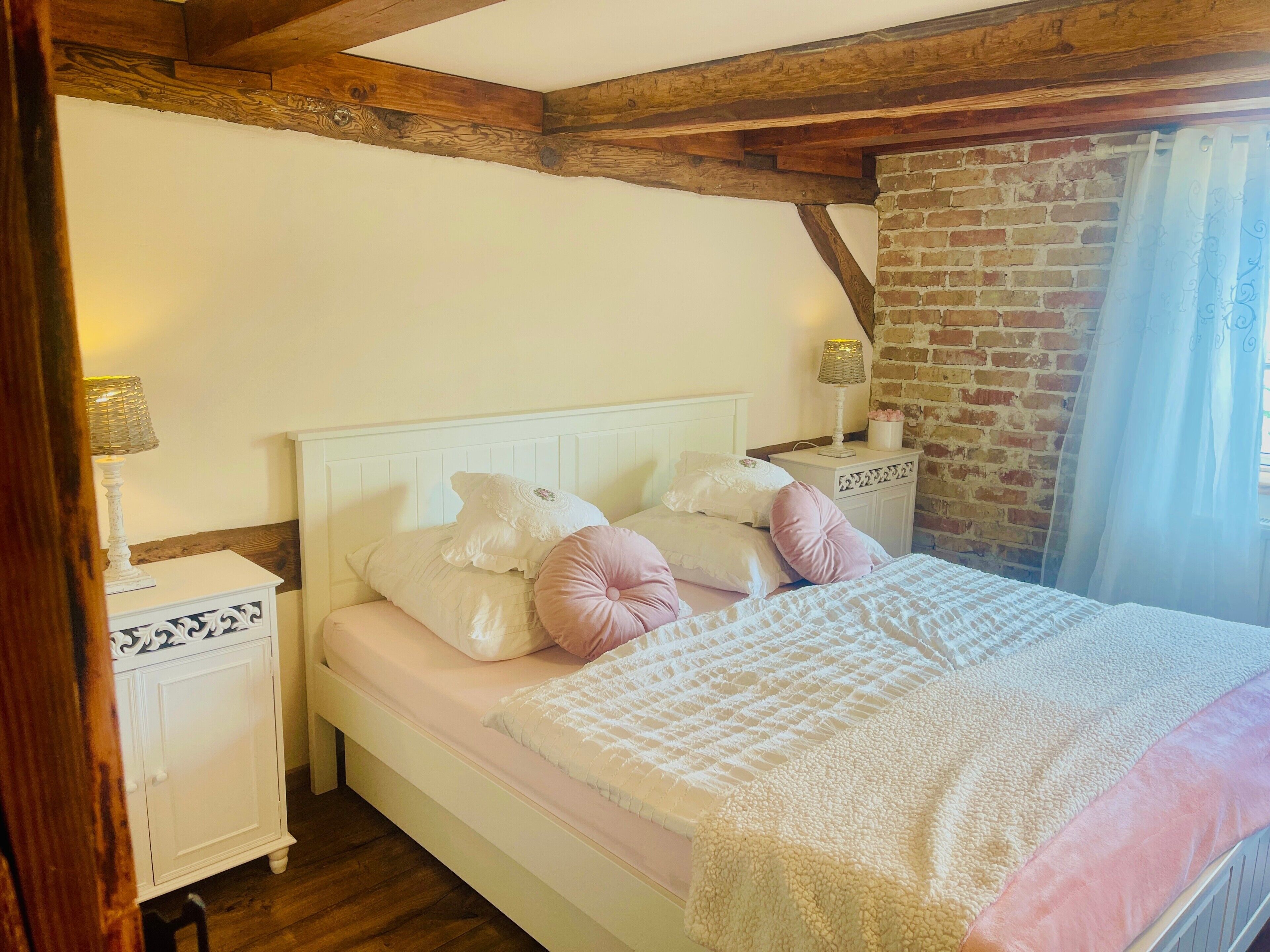 WiFi, bed sheets