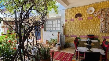 Comfort tweepersoonskamer, balkon, uitzicht op bergen | Buiten dineren