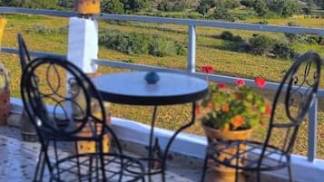 Comfort tweepersoonskamer, balkon, uitzicht op bergen | Buiten dineren
