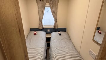 3 bedrooms, iron/ironing board, WiFi (free), bed sheets