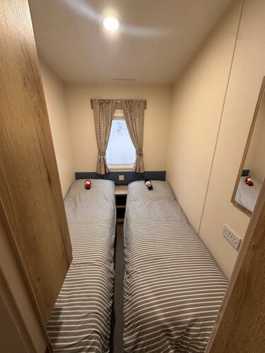 Cabin Sleeps 8 With Indoor Pool