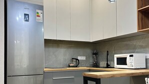 Căn hộ tiện nghi đơn giản, 1 giường cỡ queen và sofa giường, không hút thuốc | Bếp riêng