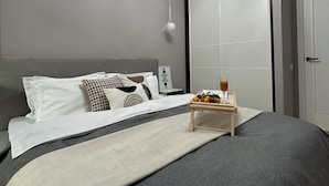 Căn hộ tiện nghi đơn giản, 1 giường cỡ queen và sofa giường, không hút thuốc | Bàn ủi/dụng cụ ủi quần áo, truy cập Internet không dây miễn phí 
