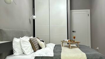 Comfort Apartment, 1 Queen Bed with Sofa bed, Non Smoking | Iron/ironing board, WiFi (free)