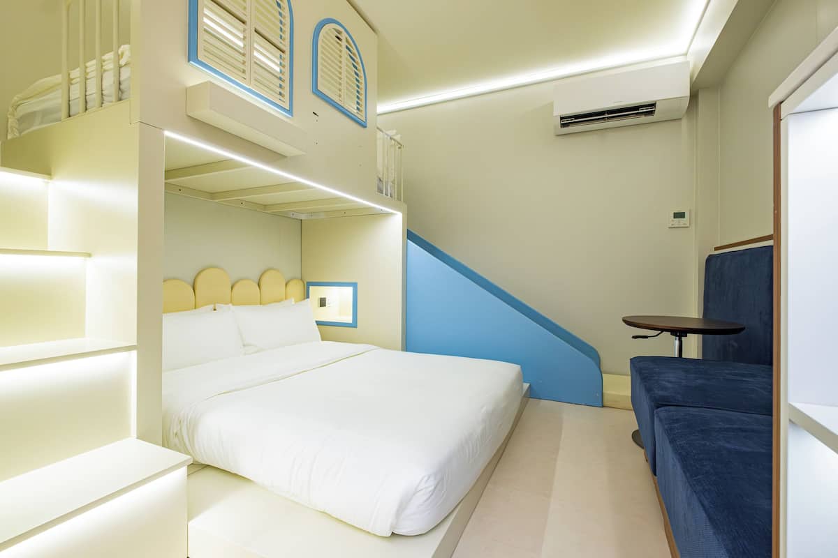 Habitación triple familiar | Minibar, caja de seguridad en la habitación, wifi gratis y ropa de cama