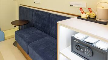 Deluxe Family Room (Skywell) | Minibar, in-room safe, WiFi (free), bed sheets