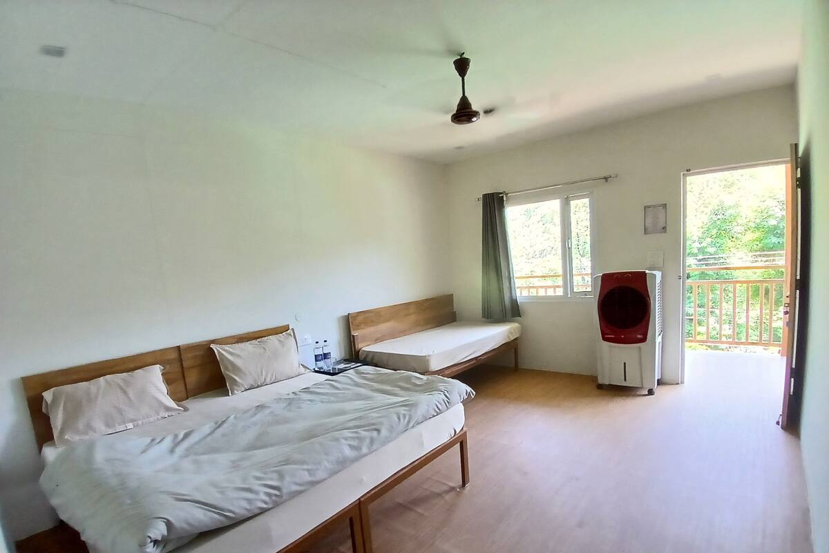 Double Room, Mountain View | Desk, free WiFi
