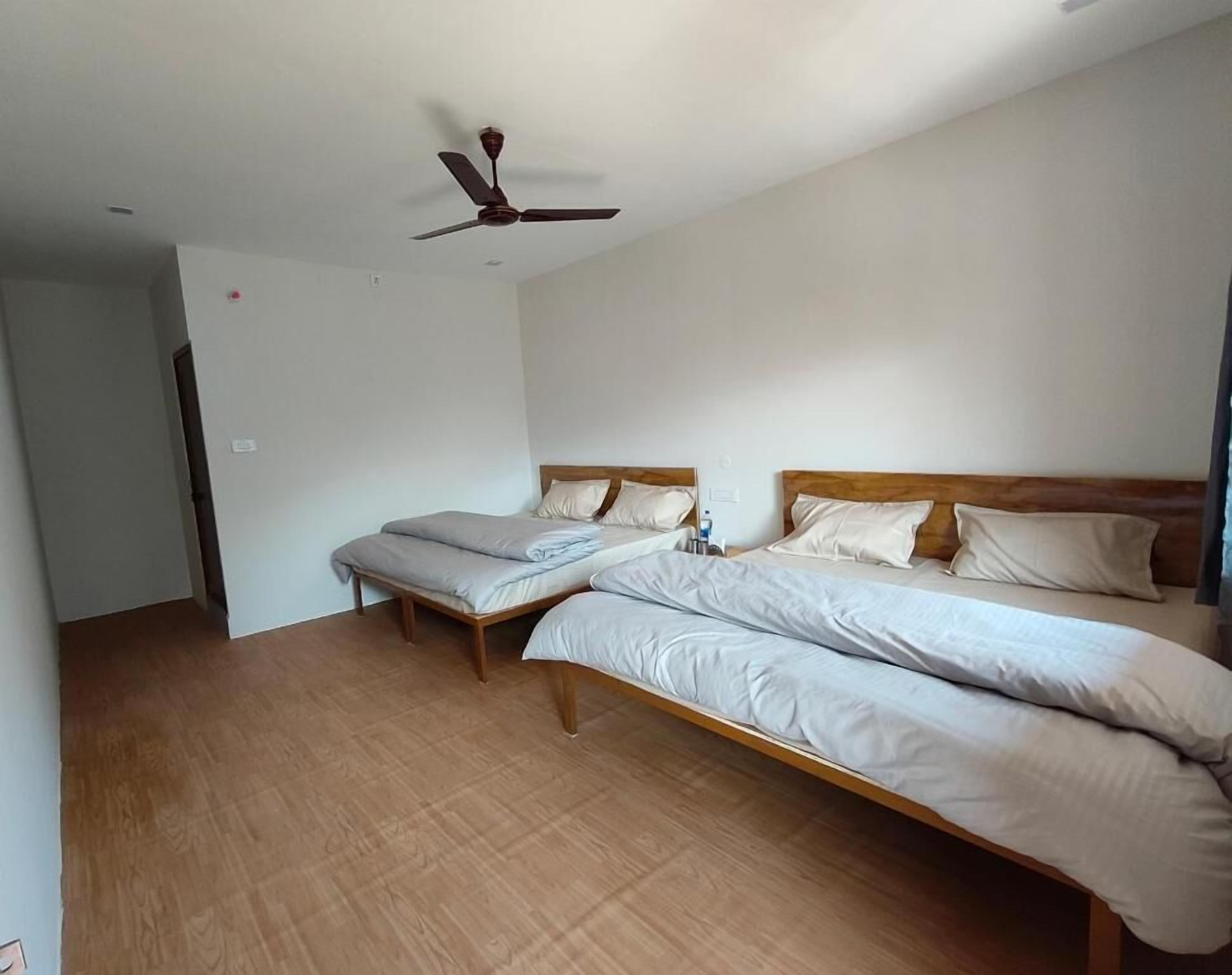 Vierbettzimmer | Schreibtisch, kostenloses WLAN