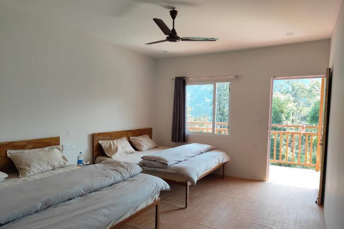 Quadruple Room | Desk, free WiFi