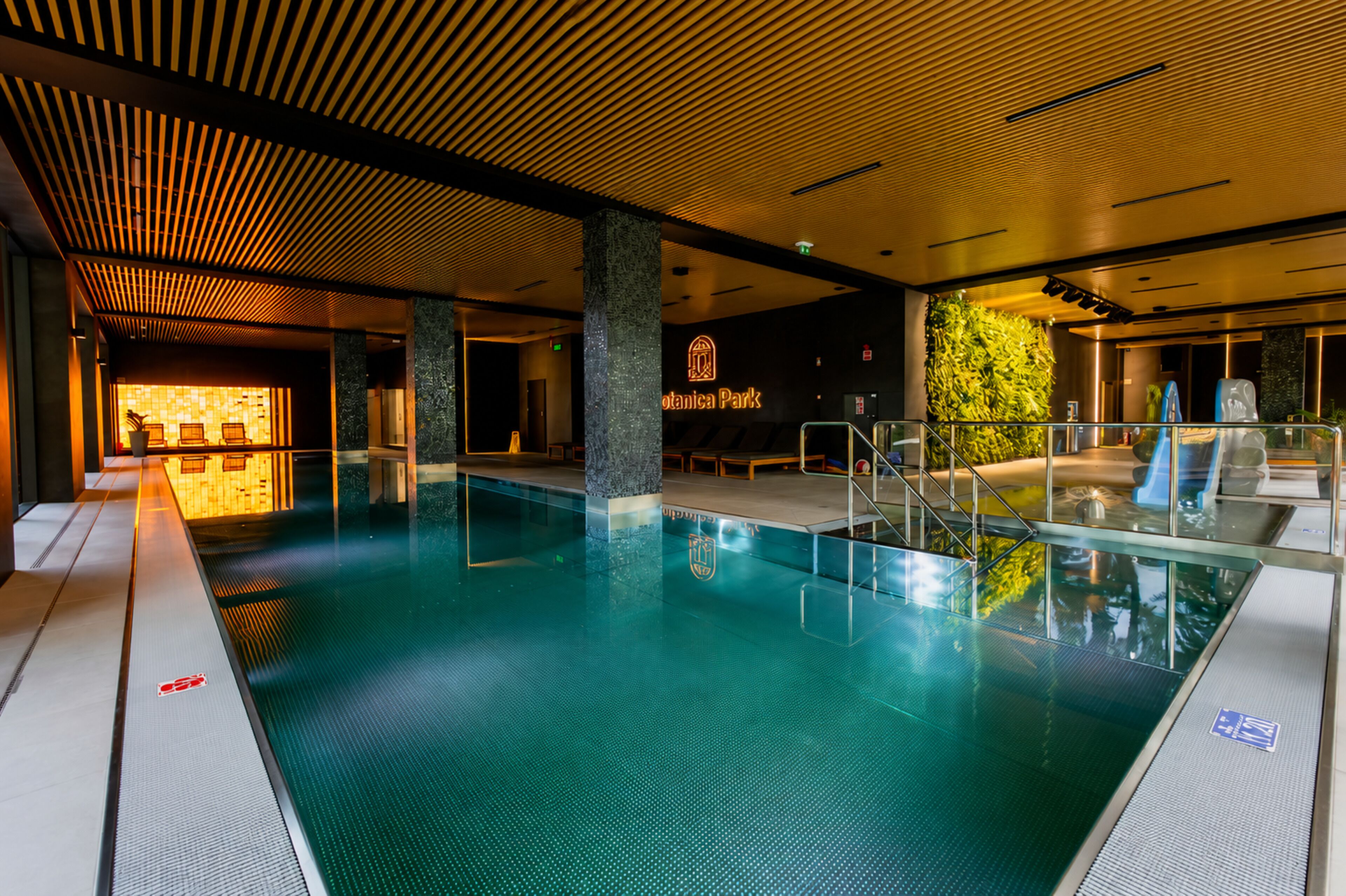 Indendørs pool