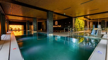 Indendørs pool