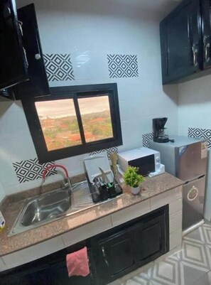 Private kitchen - Luxury Lita Residence (Centre Region)