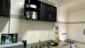 Private kitchen - Luxury Lita Residence (Centre Region)
