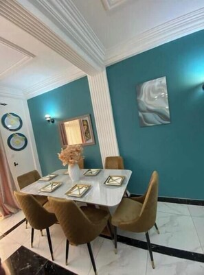 Dining - Luxury Lita Residence (Centre Region)