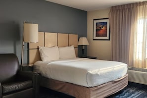 Room - Coratel Suites Extend Stay MSP Airport-Luxury Queen Studio Suites Kitchenette NS (Richfield)
