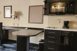 Coffee/tea maker, fridge, microwave, paper towels - Coratel Suites Extend Stay MSP Airport-Luxury Queen Studio Suites Kitchenette NS (Richfield)