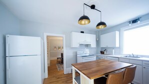 Private kitchen - Cozy Glebe Coach house perfect for smaller families (Ottawa)
