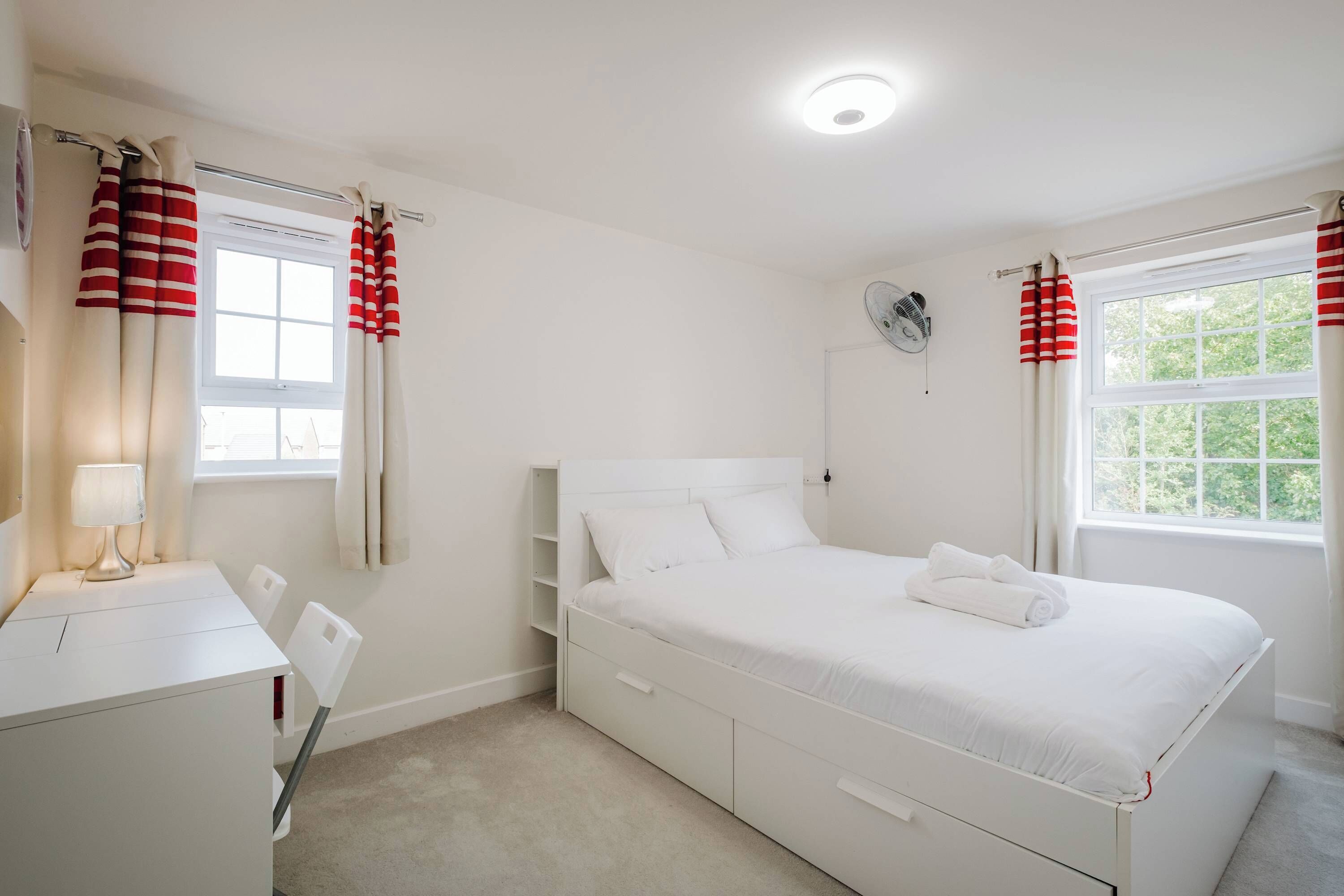 Iron/ironing board, WiFi, bed sheets