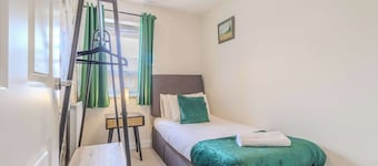 Spacious and Cosy 3-bed Home in Bedford by Renzo, Free Parking, Close to A6