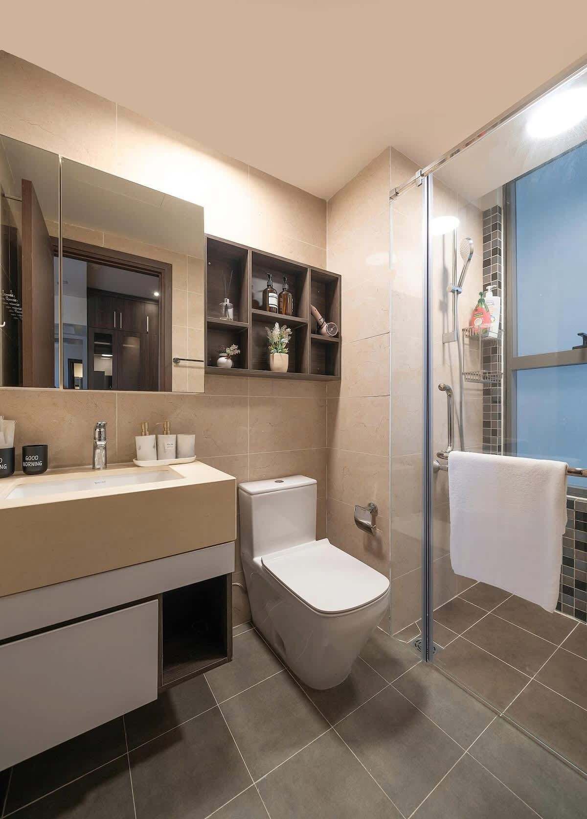 Dusche, Haartrockner, Handtücher, Shampoo