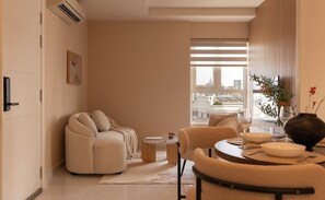 Dining - Warm Central 2BR+1Bath | D3, City View, Pool, Gym (Võ Thị Sáu)