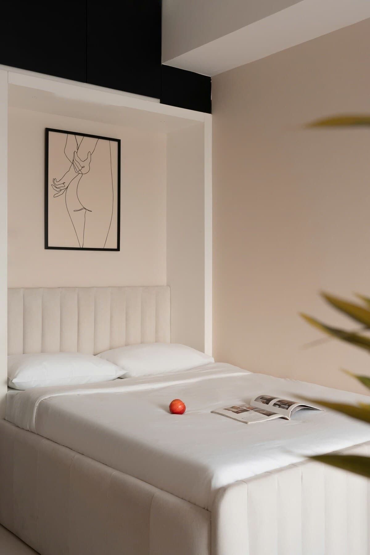 Desk, iron/ironing board, WiFi, bed sheets