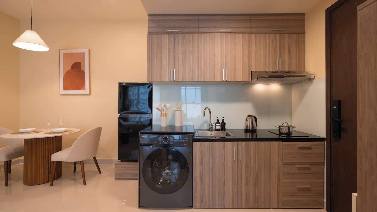 Kühlschrank, Mikrowelle, Herdplatte, Geschirrspüler