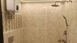 Standard Double Room | Bathroom