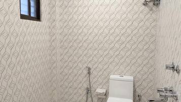 Deluxe Double Room | Bathroom