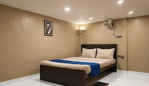 Deluxe Double Room | WiFi (free) - Hotel Seventh Heaven (Kolkata)