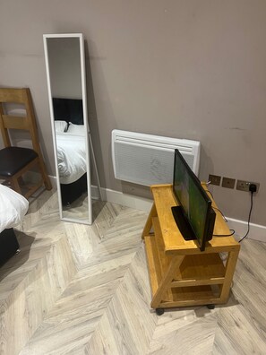 Unclassified image, 5 of 14, button - South East London, Studio, Sleeps 2 (London)