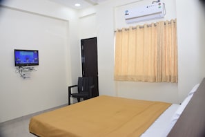 Deluxe Triple Room - Hotel Shivneri Durvankur Lodge (Latur)