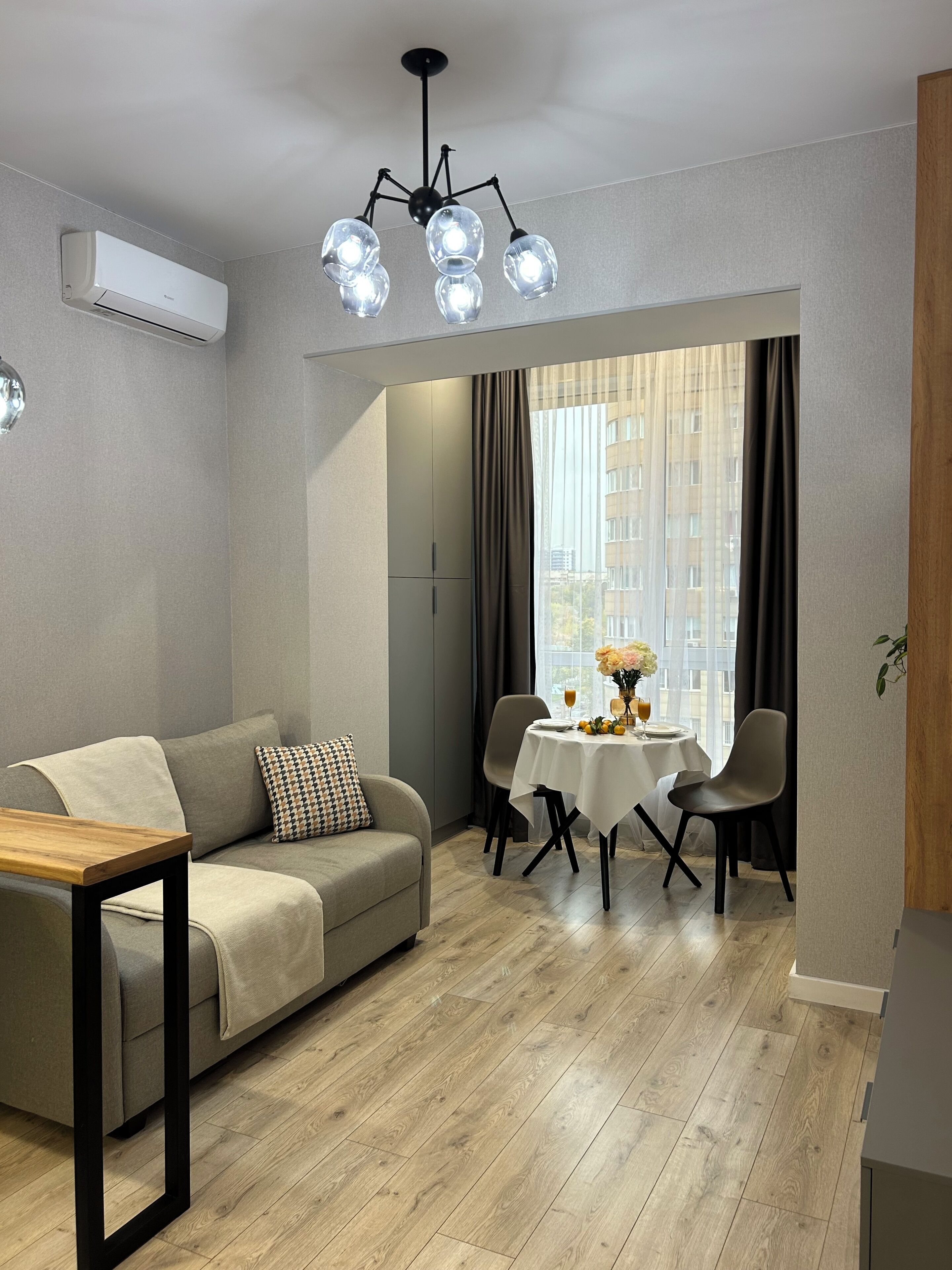 Comfort Apartment, 1 Queen Bed with Sofa bed, Bathtub, Courtyard Area | Living area