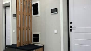 Comfort Apartment, 1 Queen Bed with Sofa bed, Bathtub, Courtyard Area | Interior