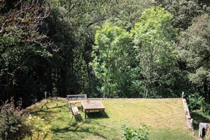 Property grounds - Romantic Troglodyte Suite near Sarlat in the Dordogne (Vitrac)
