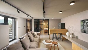 A modern interior with a sofa, a round table, and a bar area. - Villa Panorama Del Tartufo (Buzet)
