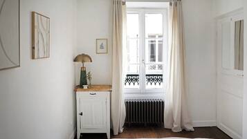Fer et planche à repasser, accès Internet, draps fournis