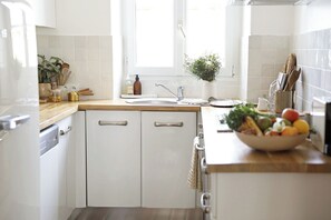 Private kitchen - Vrbo Property (Rueil-Malmaison)