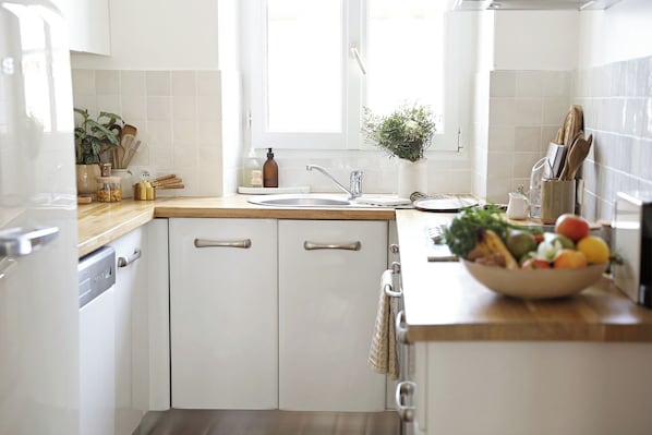 Private kitchen - Primo Amore, Duplex in the heart of Rueil-Malmaison (92) (Rueil-Malmaison)