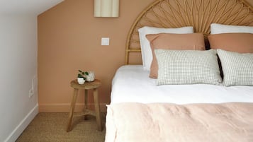 Iron/ironing board, Internet, bed sheets