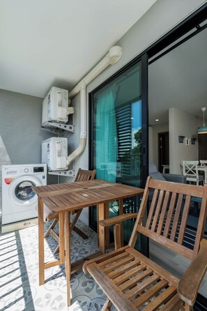 Outdoor dining - Cozy Studio Apartment E414 (Thalang/Sakhu)