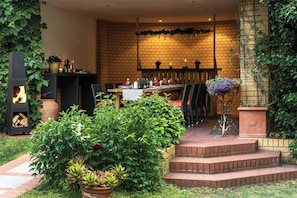 Outdoor dining - TOP Embrace Hotel Grenzfal (Berlin)