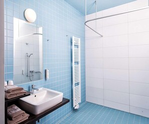 Bathroom - TOP Embrace Hotel Grenzfal (Berlin)