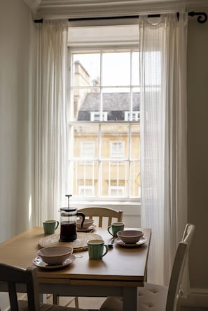Dining - Lovely Georgian 2-bed apartment in Historic Bath (Bath)