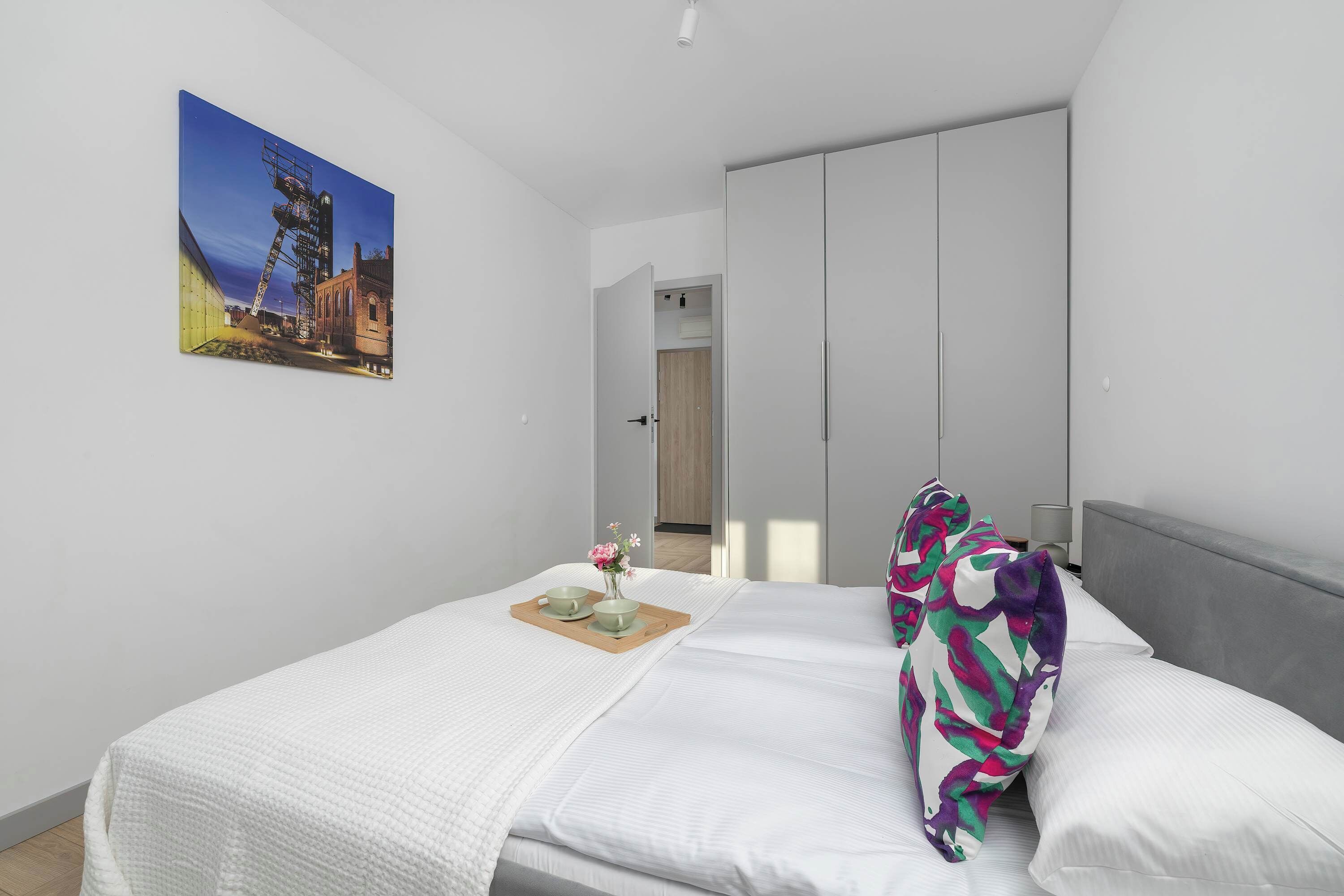 Iron/ironing board, travel crib, WiFi, bed sheets