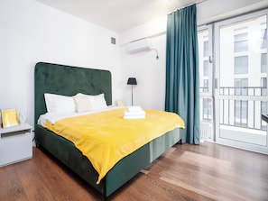 Apartamento conforto | Frigobar, espaço de trabalho para notebook
