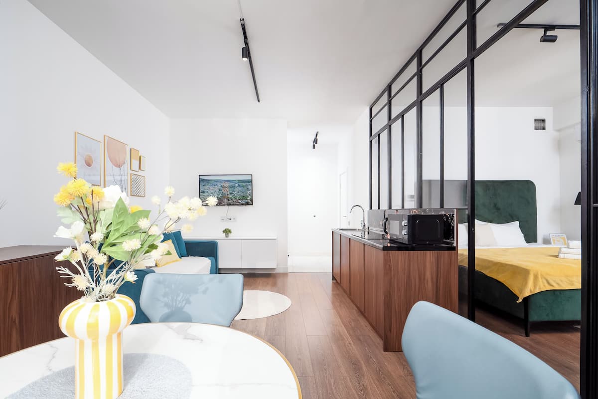 Apartamento conforto | Frigobar, espaço de trabalho para notebook