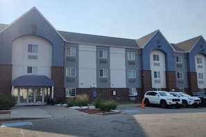 Exterior - Coratel Suites Extend Stay MSP Airport-Queen Studio Suites Kitchenette NS (Richfield)