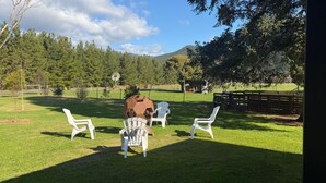 Property grounds - The Little Farmhouse - Pet Friendly with Magnificent Views (Porepunkah)