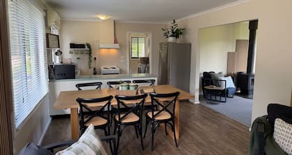 The Little Farmhouse - Pet Friendly with Magnificent Views